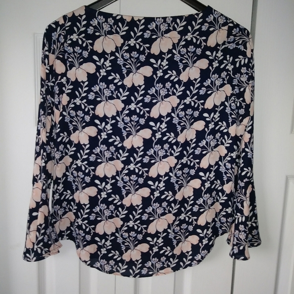 Pretty Ann Taylor Black floral Bell Sleeve blouse xxs petite - Picture 1 of 5